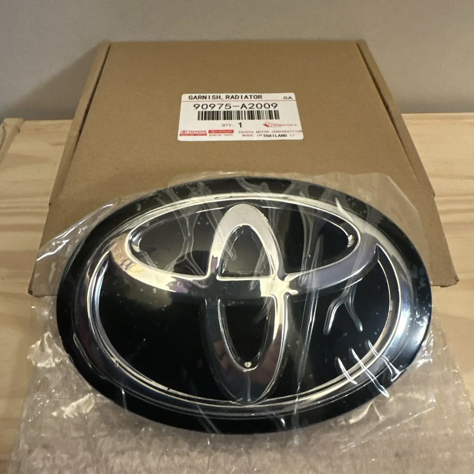 

Для Toyota Camry передняя решетка с логотипом, эмблема, радар 90975-02160 90975-A2009 90975-C2023