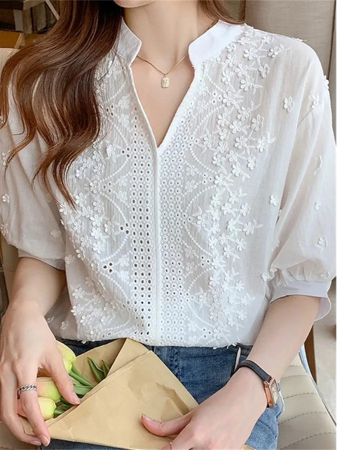 Elegant Hollow out Short Sleeve Lace Shirt Women's Summer Fashion V Neck Bubble Sleeve Top Age Defying High End Small Shirt