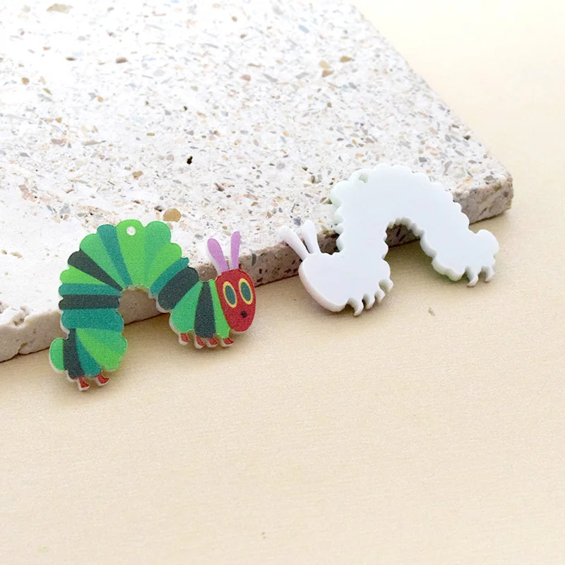 10 pezzi Kawaii Hungry Strawberry Bug Caterpillar ciondoli in acrilico per orecchini che fanno forniture ciondolo Anime carino per gioielli fai da te