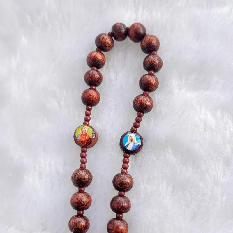 Handgefertigter katholischer Rosenkranz aus Holz mit heiliger Ikone und Kruzifix – christlicher Rosenkranz für die Kirche, religiöses Geschenk für Andacht. – Detail 1