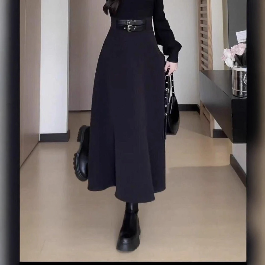 فستان أسود بطبقة داخلية للنساء لخريف وشتاء 2025 فستان جديد صغير الحجم مناسب لملابس التاريخ والملابس الرسمية