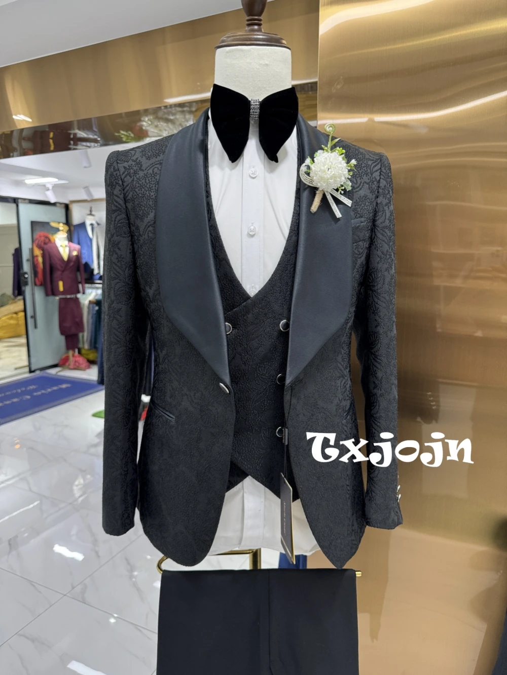 

Black Jacquard Tuxedo 3 Pieces Blazer Vest Pants For Men Formal Shawl Peak Men's Suitsn For Business Activities Customized 2025