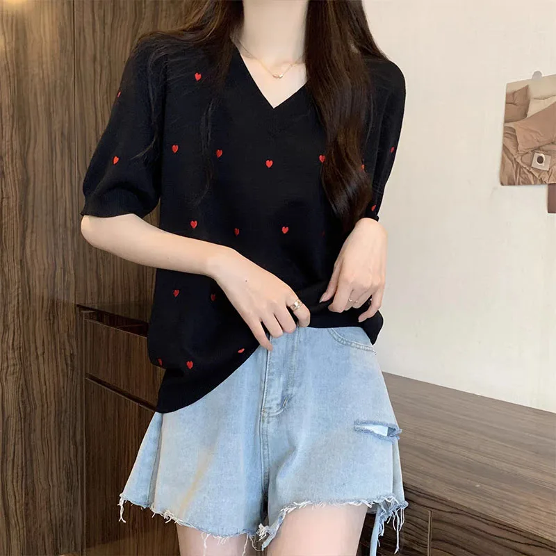 Abbigliamento da donna Little Love Ricamo Tide T-shirt Estate Scava fuori Mezza manica T-shirt in maglia Lady All-match Pullover con scollo a V Top