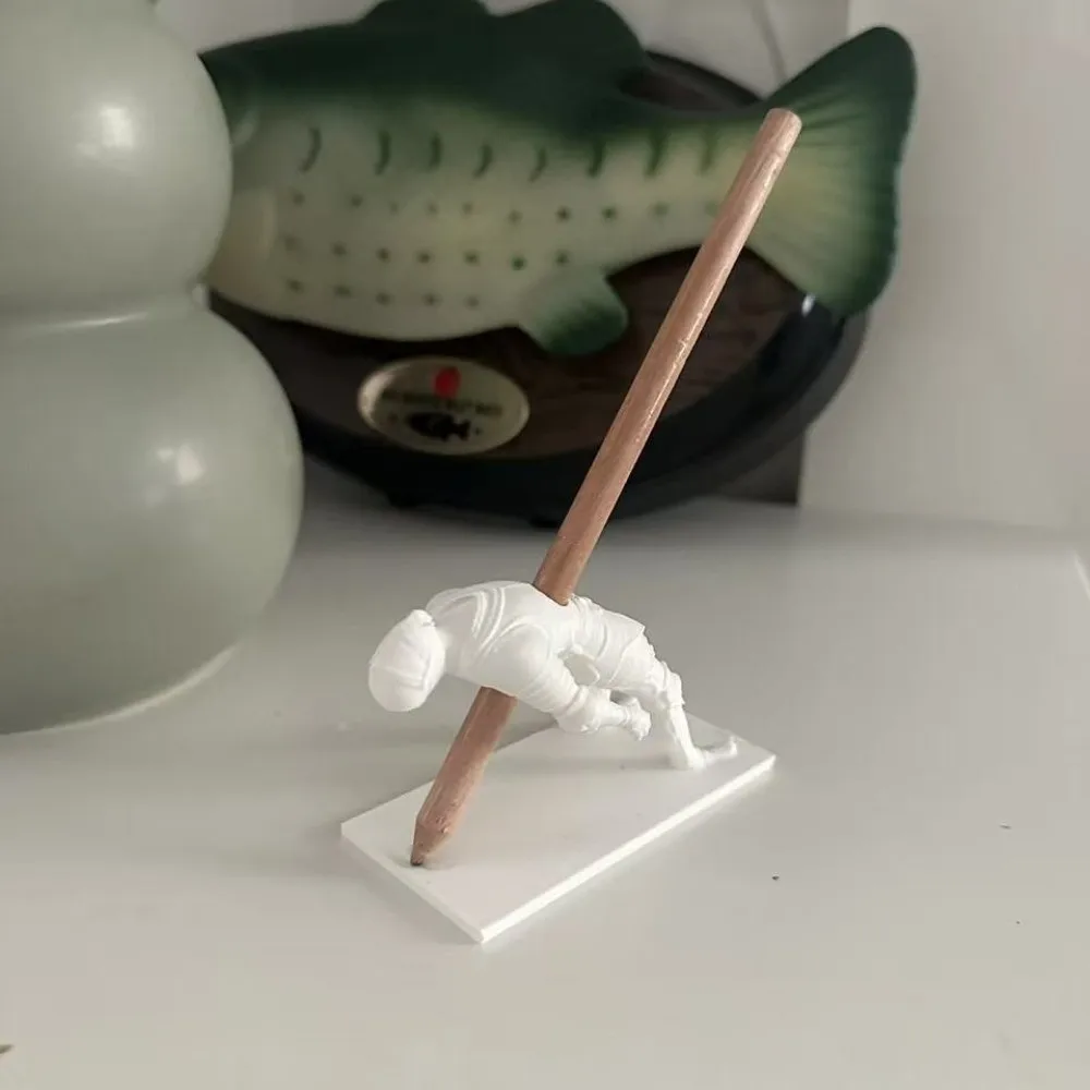 Resin Figure Pen Holder Medieval Style 3D Printing Pencil Organizer Easy To Clean Decoration Stationery Stand Desktop Storage