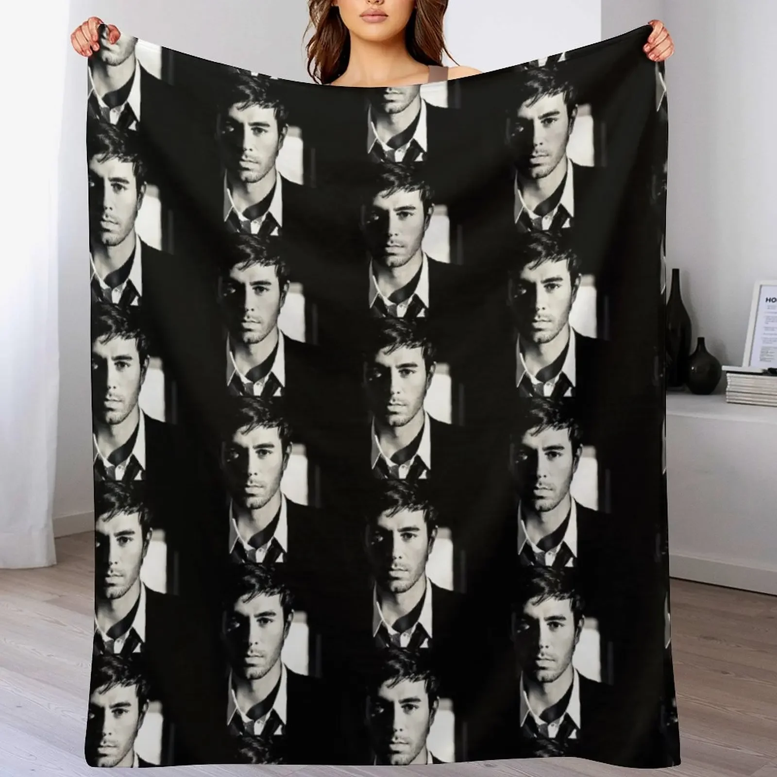 

pu Enrique tri Iglesias na3 tour 2020 Throw Blanket Thermal Camping Blankets