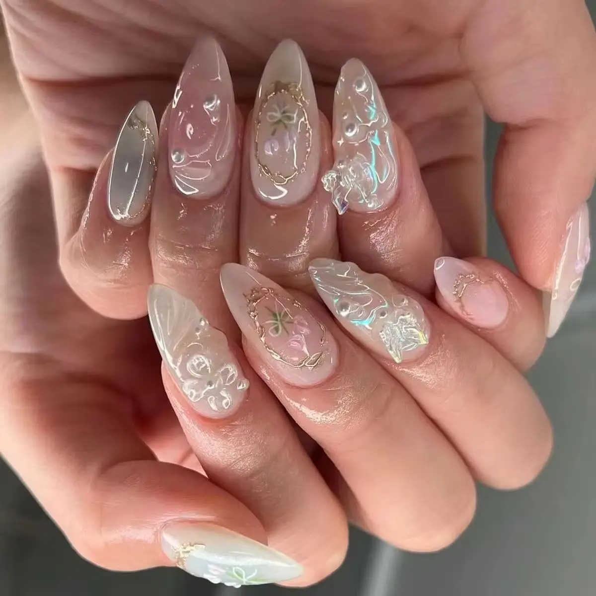 

24Pcs Medium Almond Fake Nails 3D Butterfly Pearls Design French Press on Nails Wearing Artificial Reusable Full Cover Nails Art