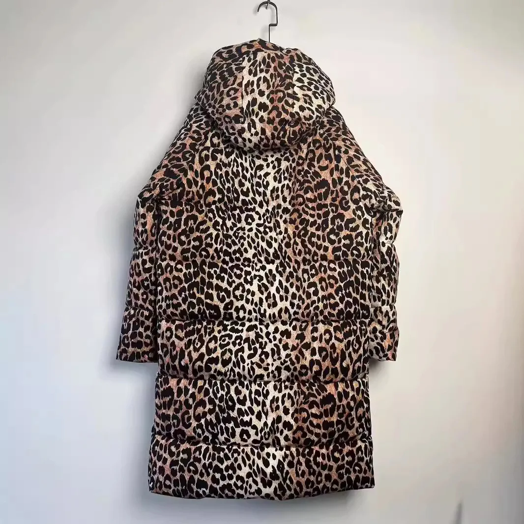 سترة نسائية طويلة مبطنة بالقطن بطبعة جلد الفهد على الطراز الأوروبي الأمريكي تصميم شتوي مناسب تمامًا