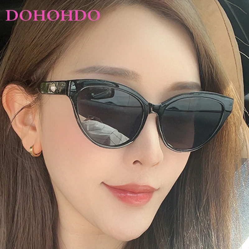 

Vintage Cat Eye Pearl Camellia Flower Love Decorative Sunglasses Women Men Trendy Brand Designer Outdoor Travel Sunglasses UV400