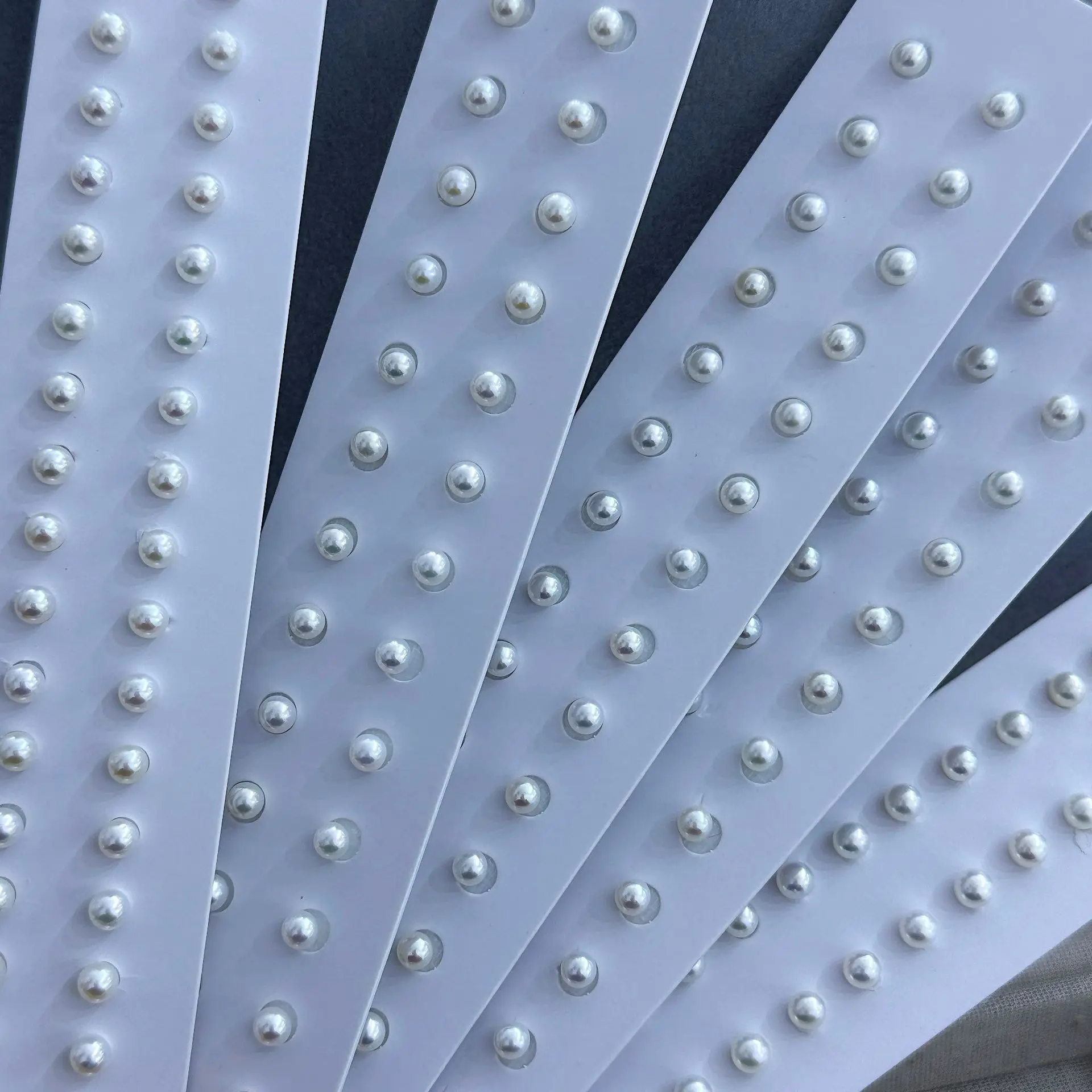 Wholesale price: AAAA 4-5mm natural round pearls, 15/20 pairs per row - no holes