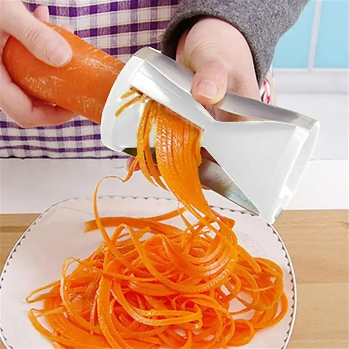ABYA Cucumber Shredder Tool Handheld Portable Shredder Tool Labor-Saving Grater Veggie Shredder Carrot Slicer White