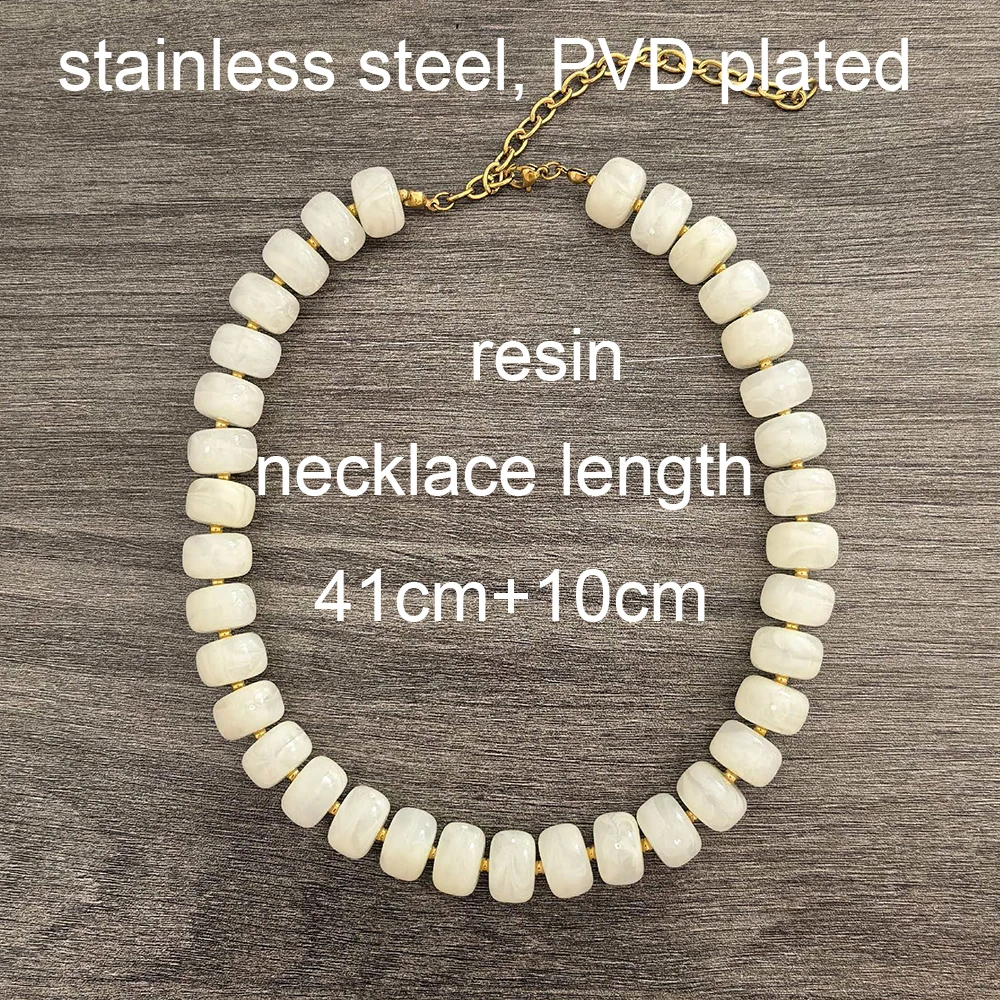 Runde Harz-Halskette für Damen, Goldfarben PVD-Beschichtung, Fassförmige Perlen, Große Edelstahl-Perlen, Wasserfest, DIY Handgefertigt, Statement-Schmuck in Blau und Beige – Detail 2