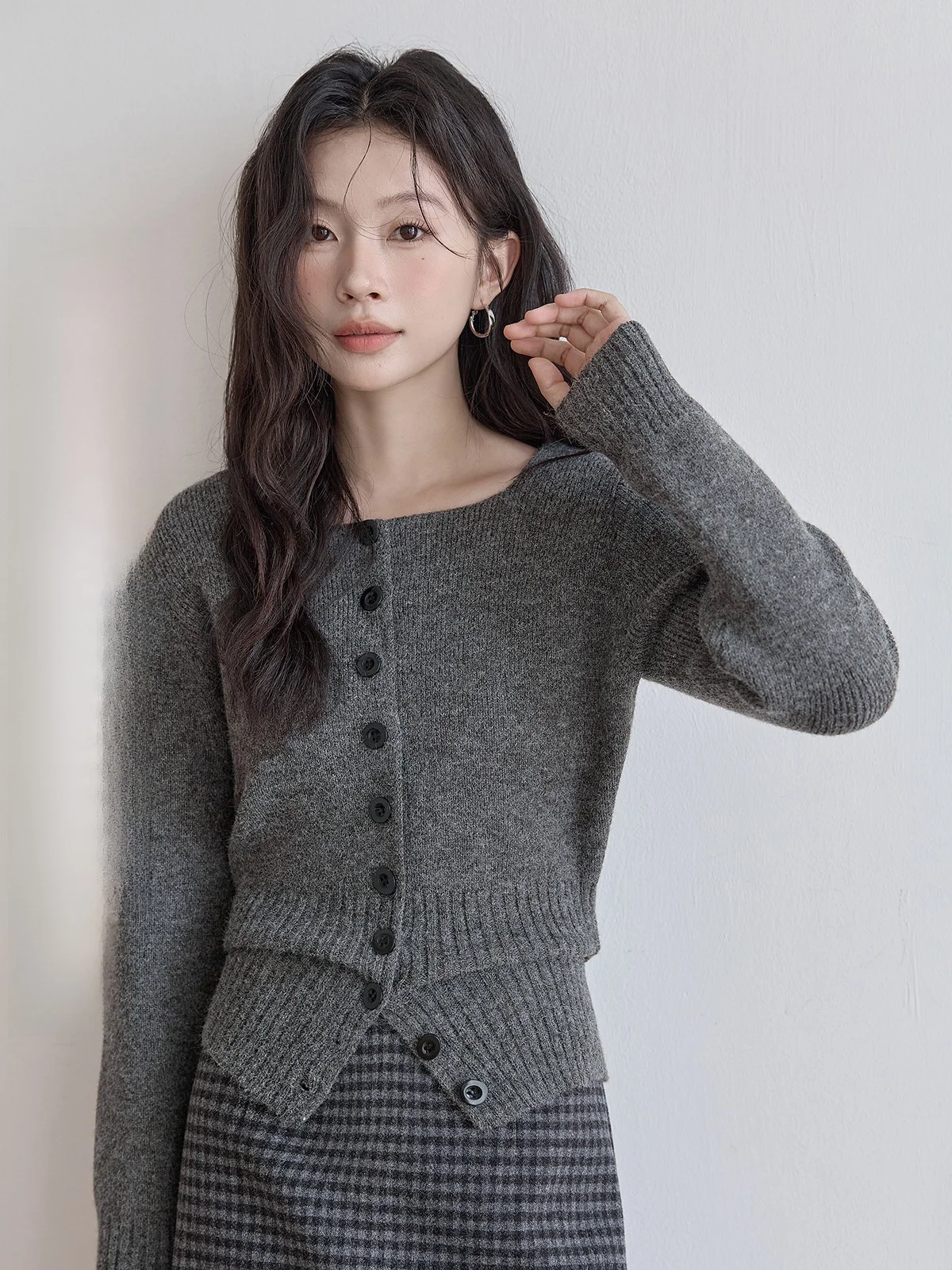 

Вязаный свитер Ele HUIXI для женщин: новая весенняя модель с квадратным вырезом, универсальный, стройнящий, шикарный, открытый кардиган, однотонный, для повседневной носки