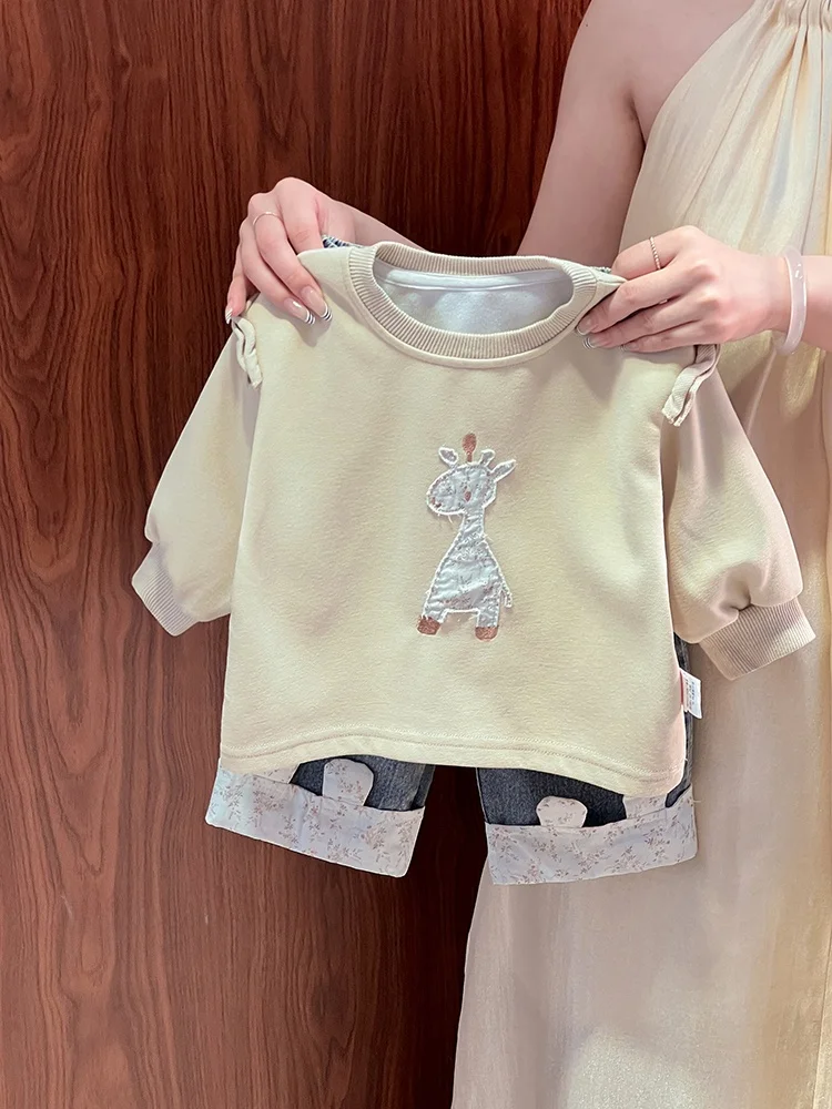 

Girls' Spring Autumn 2026 New Cartoon Girfe Embroidered Sweatirt Jeans Two-Piece Set Faionable Baby Clothes Ensemble