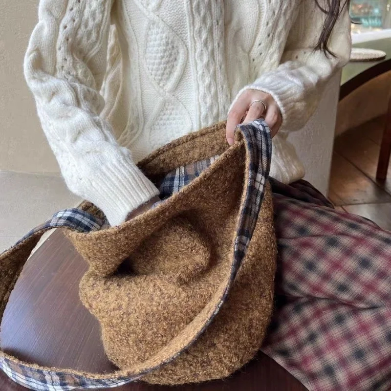 Korean Fluffy Wool Caramel Color Women Shoulder Crossbody Bag Vintage Simple Bucket Bag Y2k Bolsos Para Mujer