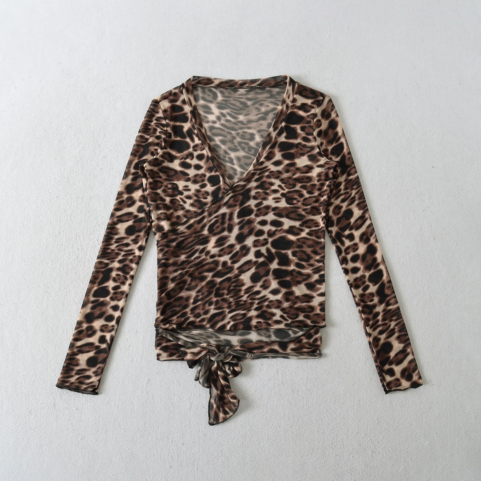 Light Mature Casaul Fashion Style Sexy Leopard Print Top For Women Autumn New Deep V-Neck Wrap Waist Short Shirt T-Shirt LJO0