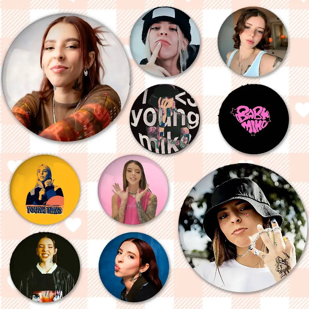 

Rapper Y-Young-MikoS Badges Lapel Pins Cartoon Venti Wanderer Brooch Badge Fans Toys Gifts Men Women Backpack Accessories