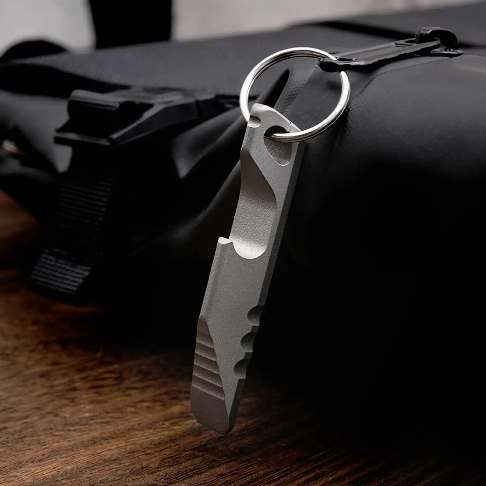 في الهواء الطلق فتاحة الزجاجات المحمولة البسيطة المخل المفاتيح قلادة سبائك التيتانيوم التخييم جيب أداة فتاحة للمشي نزهة #4