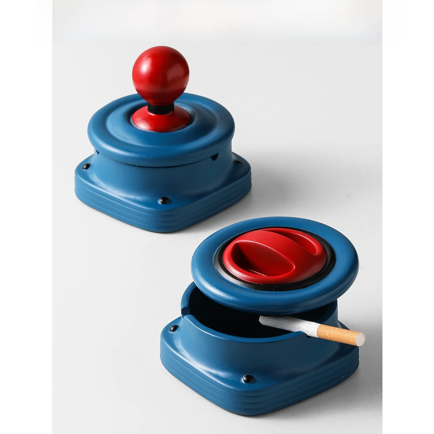 

Handle Game Controller Ashtray Fashion Creative Home Office Living Room Decorative Ornament with Lid Office Supplies Resin