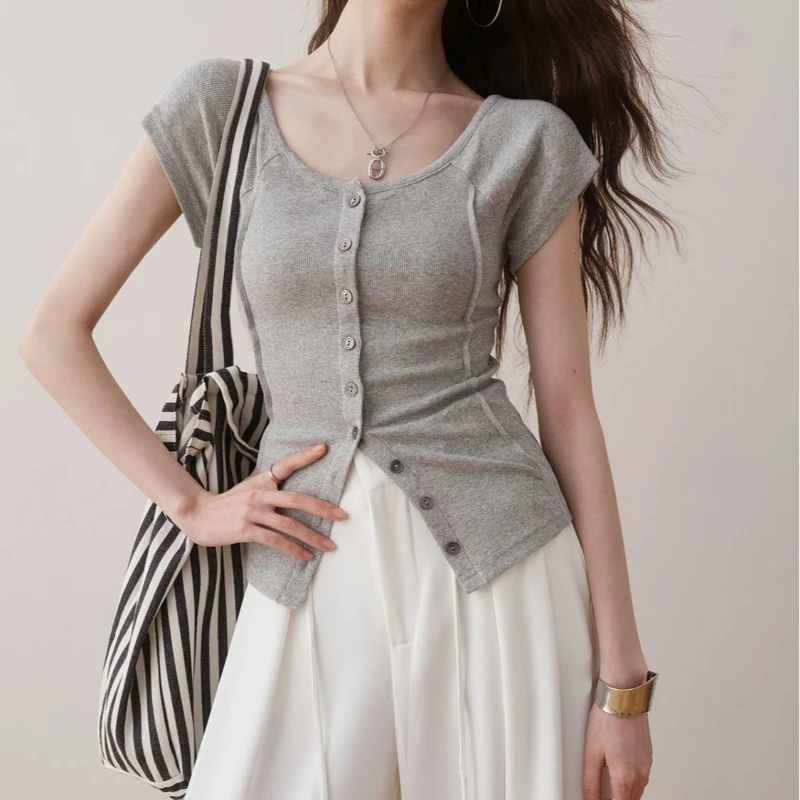 

Simplified Slim Fit Button Short Sleeved T-shirt for Summer 2026, Slim and Low Cut Round Neck Thin Ice Silk Knitted Top