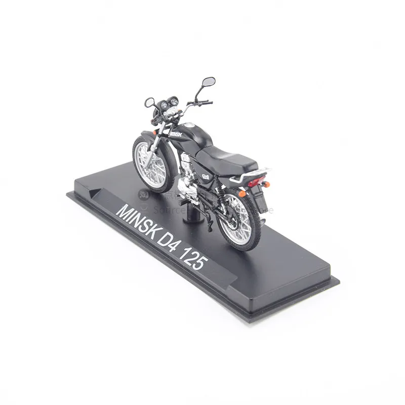 1:24 Scale MINSK-D4-125 Motorcycle Model Kit - alternate angle