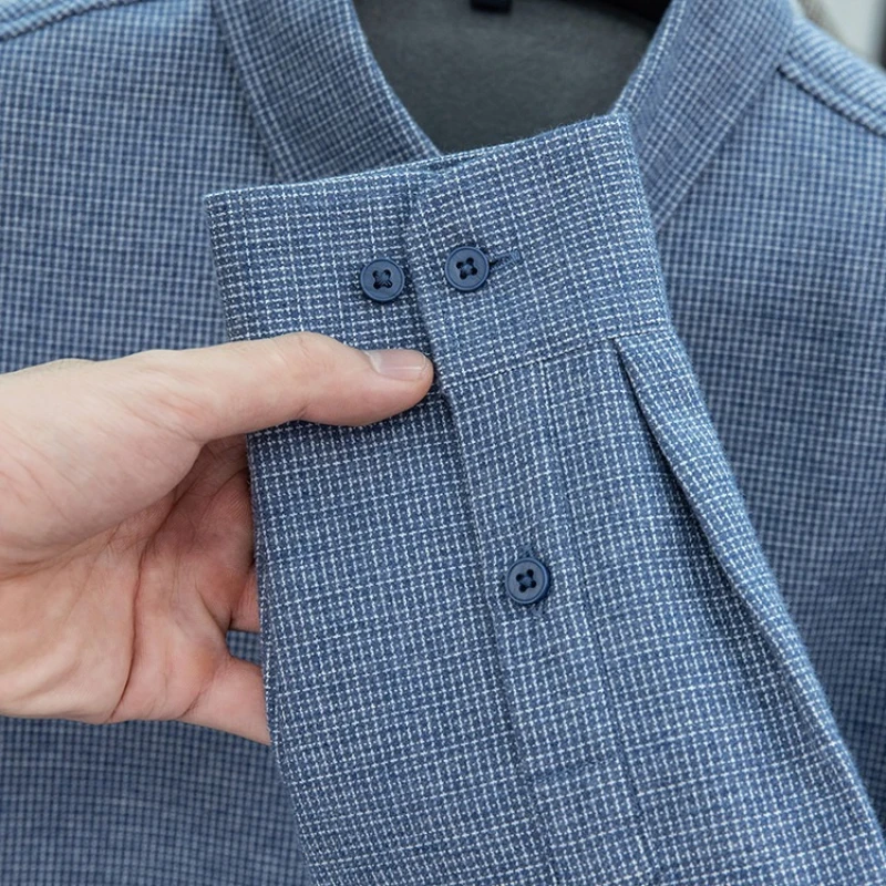 قميص رجالي مبطن بالصوف، لون خالص جديد، تصنيف الأكثر مبيعًا على الطراز البريطاني، شبكة دقيقة للتدفئة