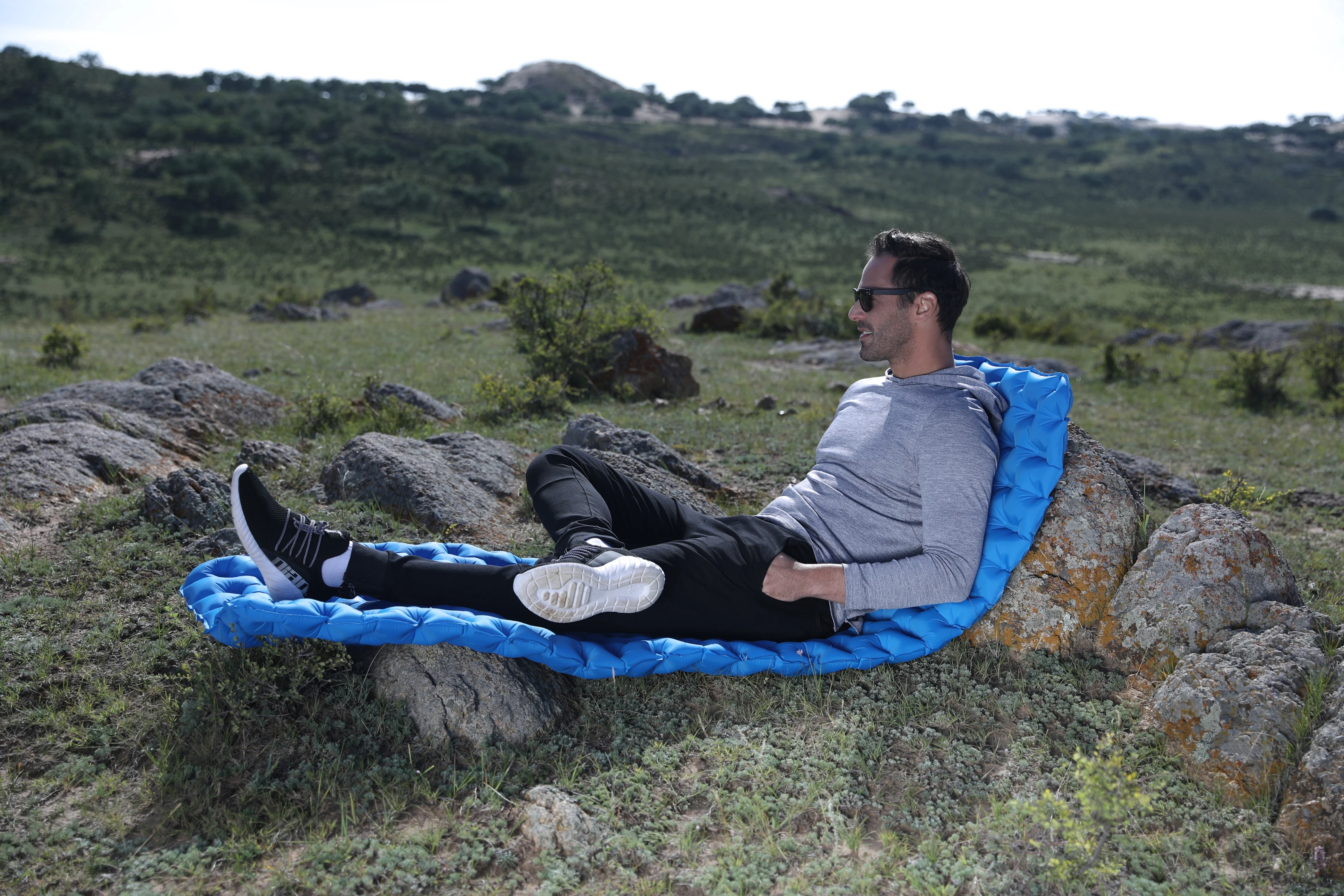 FUNDANGO Single inflatable cushion sleeping pad, traveling, camping, hiking, wide, ultra-light and portable, waterproof