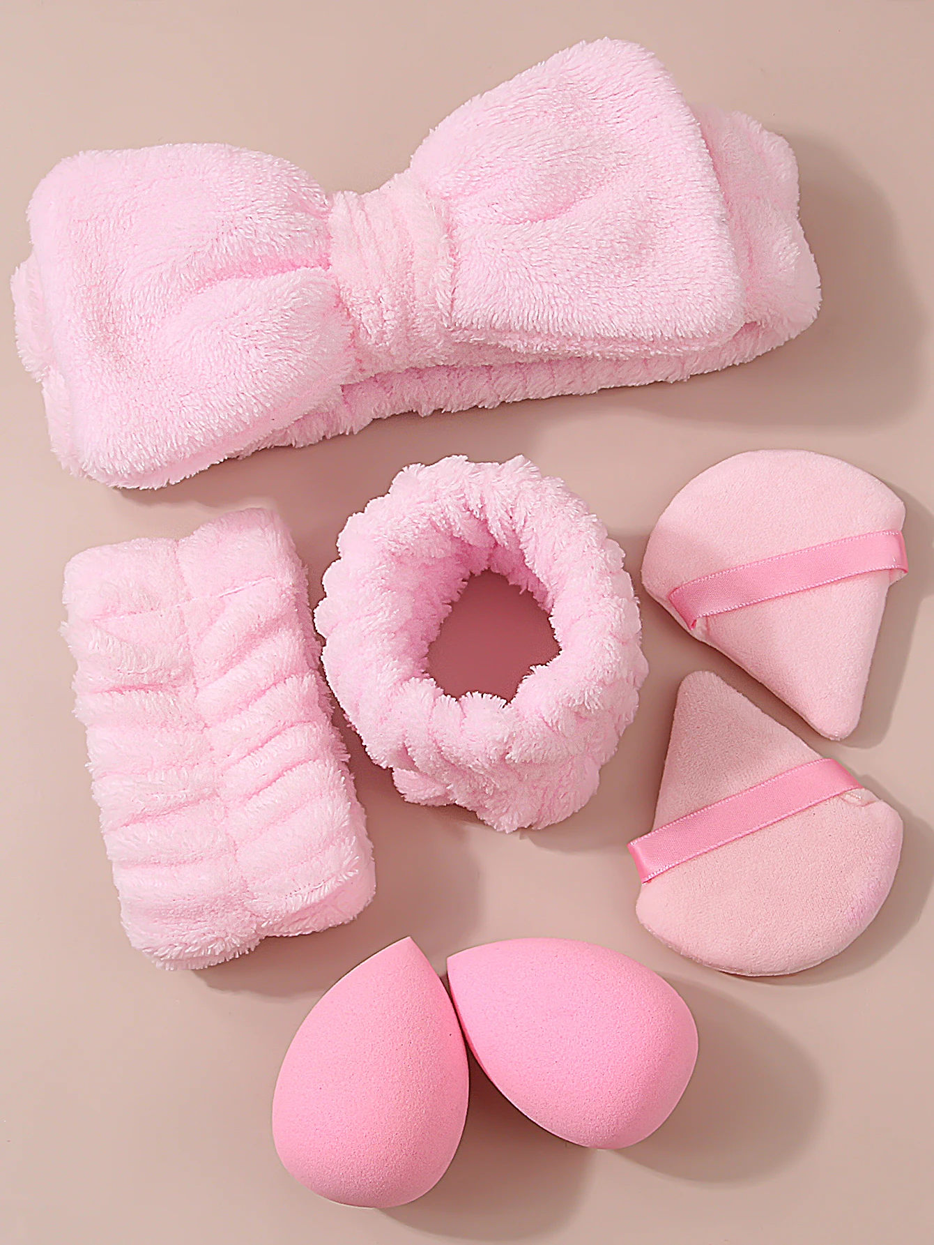 17個入りピンクメイクブラシセット、多機能フェイシャルブラシ+ソフトヘアバンドリストストラップ+細かいスポンジエッグ三角パウダーパフ