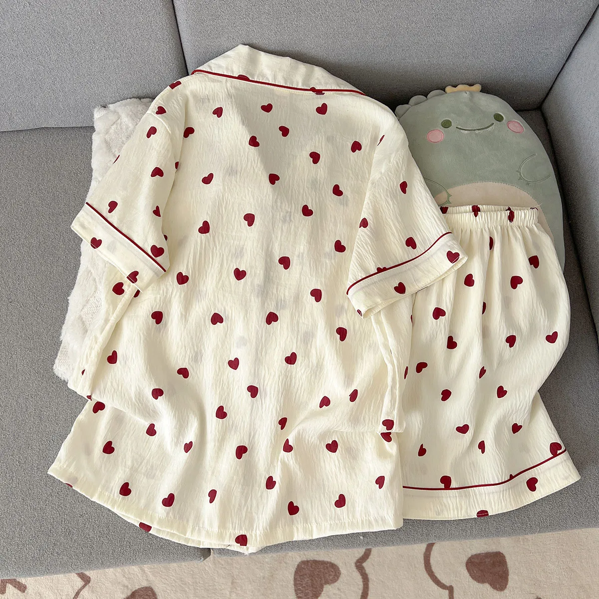 Damen Sommer-Pyjama mit herzförmigen kurzen Ärmeln und Shorts, süß und niedlich, kann im Sommer draußen getragen werden, zweiteilig. – Detail 7