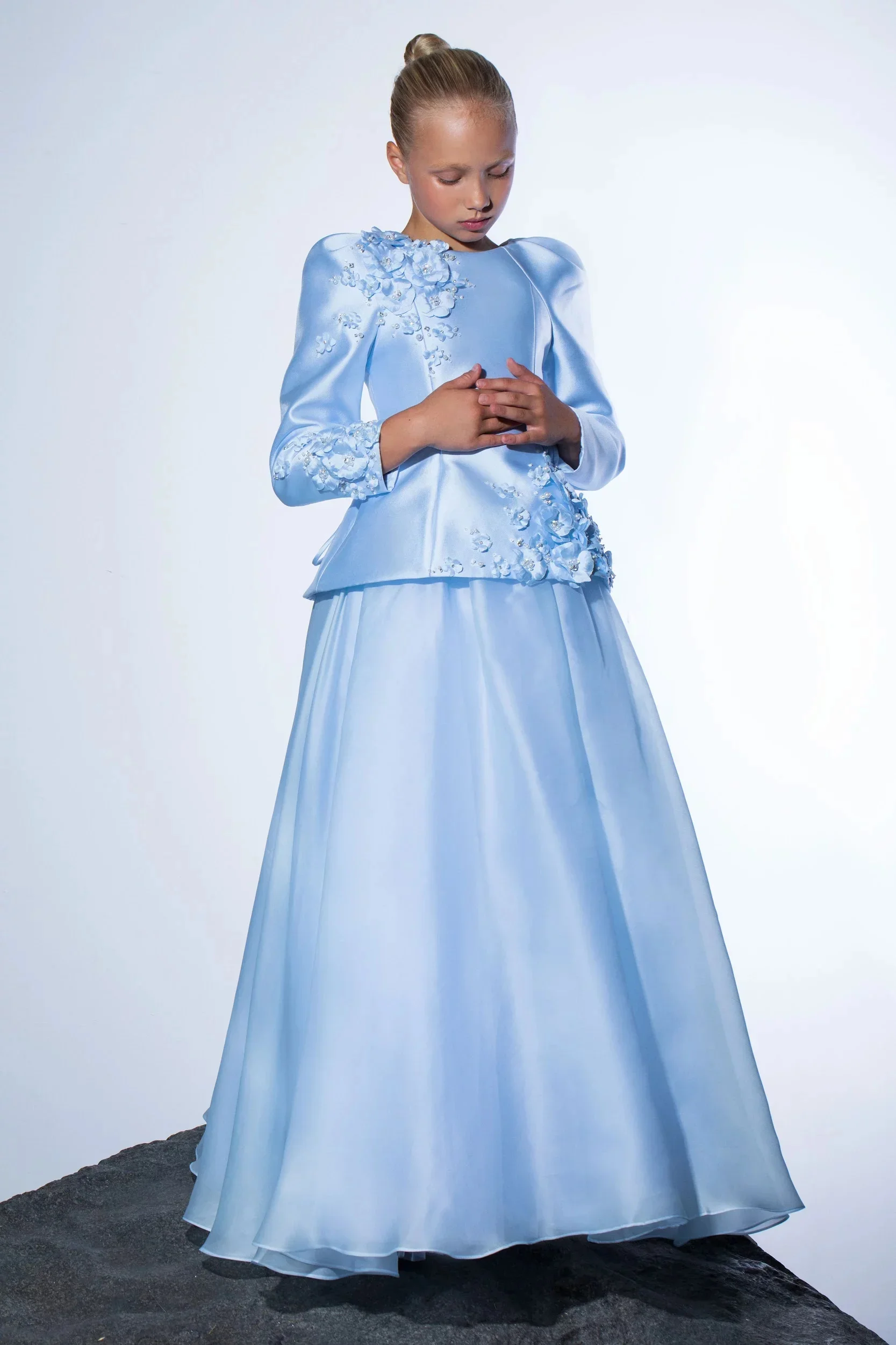 ที่กําหนดเองสีฟ้าชุดสาวดอกไม้สําหรับงานแต่งงานซาตินA Ppliquesดอกไม้สง่างามเด็กวันเกิดพรรคชุดจัดเลี้ยงอย่างเป็นทางการ