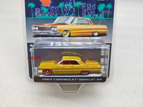 1:64 California Lowrider Serie 4 - 1963 Chevrolet Impala SS - Guldmetallic med röd statisk elektricitet Simulerad bilmodell Leksakssamling 6 best sales lowrider modellbil - №1