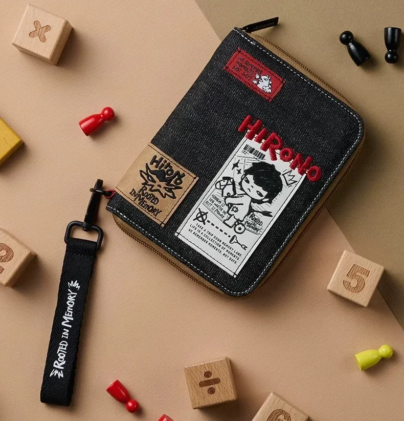 La bolsa de pasaporte original de la serie POPMART Hirono Echo es un regalo periférico moderno y moderno Colección de juguetes navideños sorprendentes