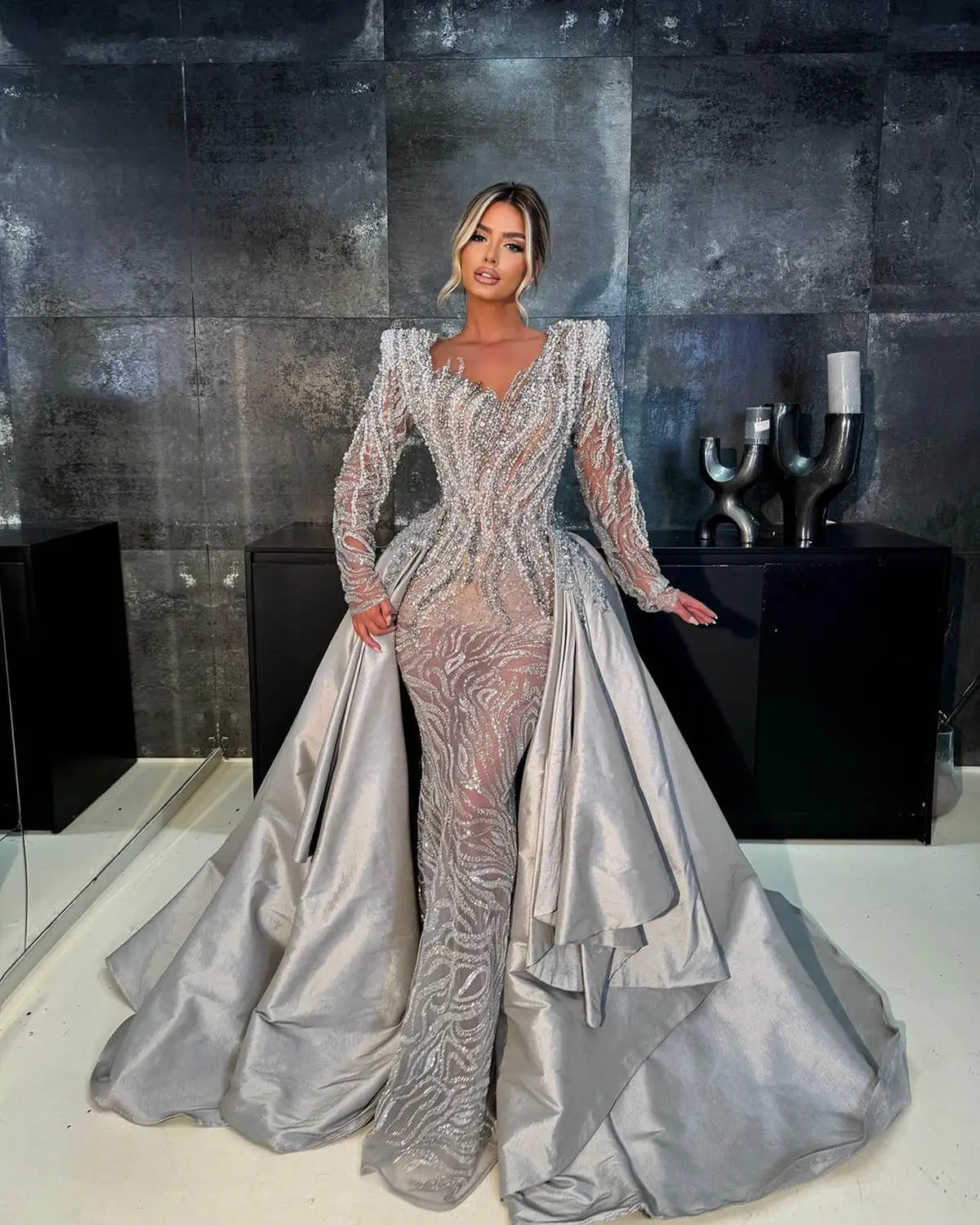 فستان زفاف رائع حورية البحر على شكل حرف v مطرز باللؤلؤ كم طويل ذيل قابل للانفصال فستان العروس Vestido De Noiva مصنوع حسب الطلب