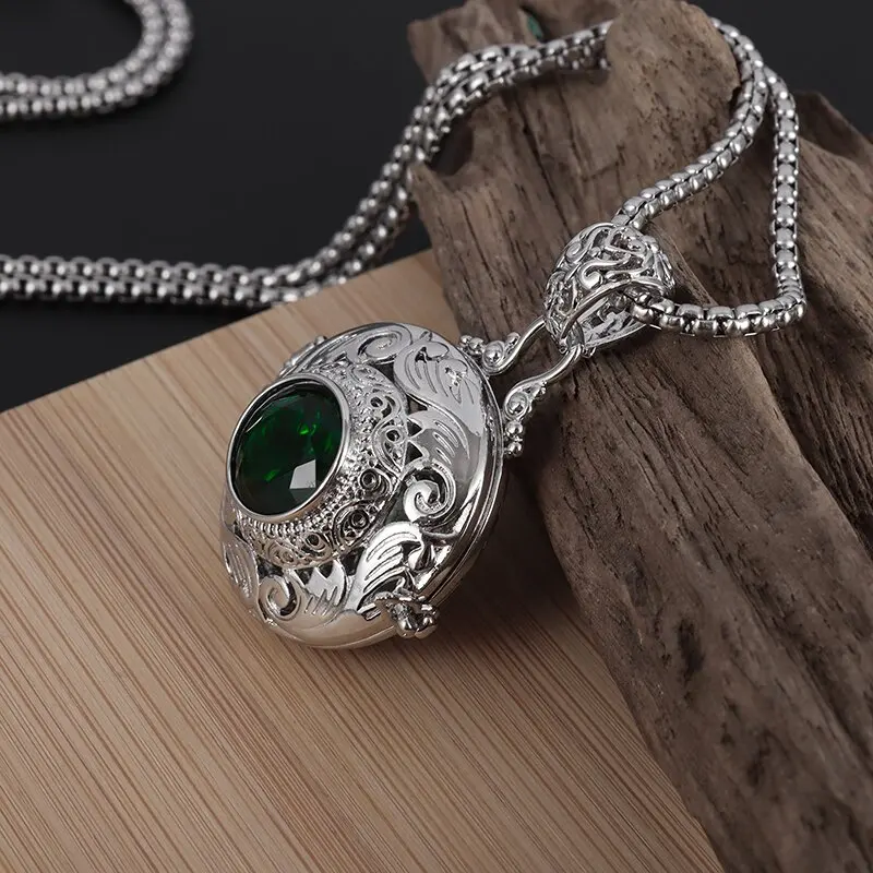 Vintage Hand-Carved Pattern Pattern Hollow Box Pendant Can Hold Incense Lanugo Souvenir Necklace Pendant