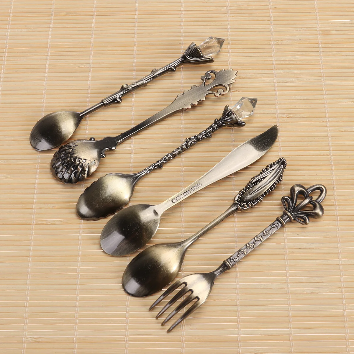 

6pcs Vintage European Tableware Coffee Spoon Set Royal Spoon Fork Dessert Forks For Sweet Snacks Safe Non-Serrated