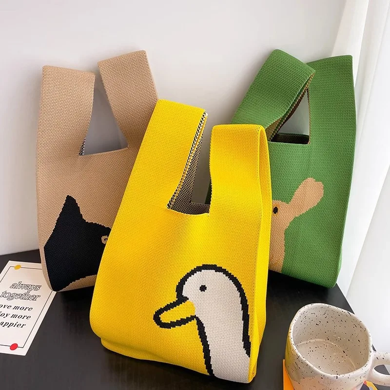 

Cute Cartoon Knitted Phone Bag - High-End Fashionable Niche Versatile Dopamine Color Crossbody Wristlet