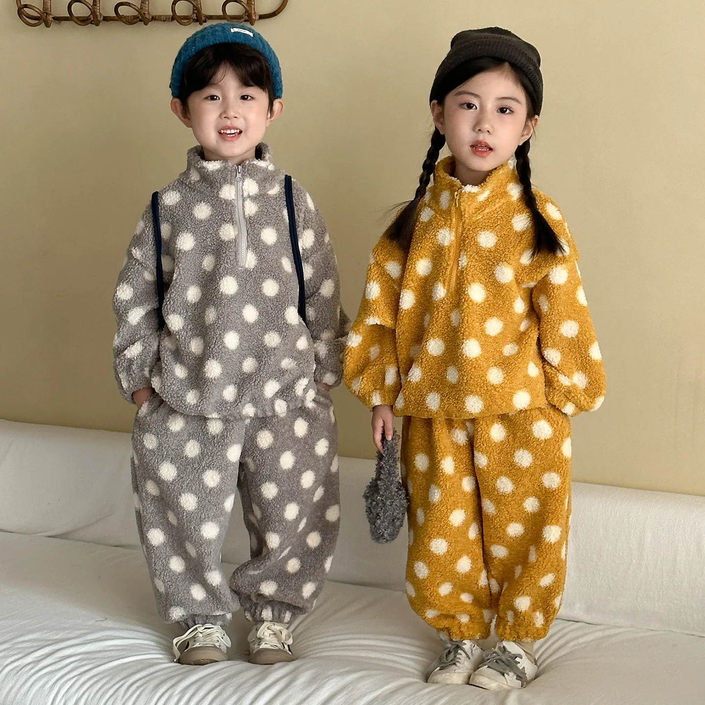 

2025 Winter New Children Berber Fleece Clothes Set Boys Girls Polka Dot Sweatshirt Suit Plus Velvet Thick Kids Warm Outfits