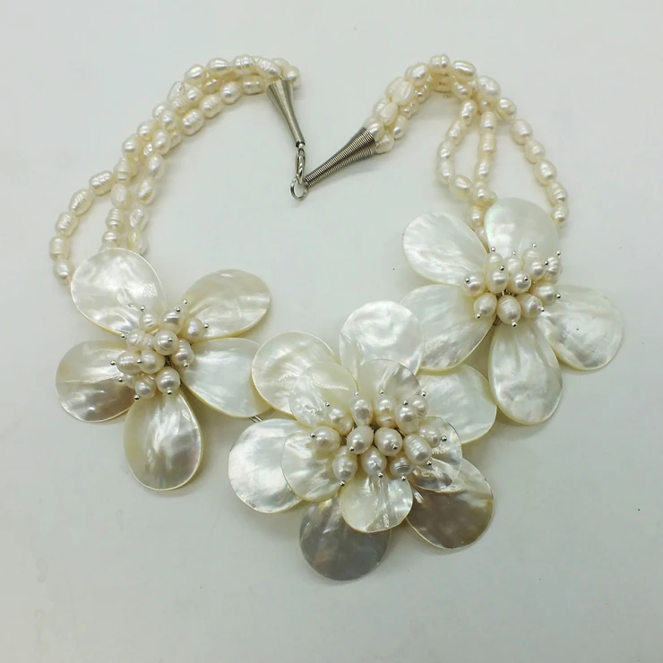 Craftsman carefully designed! Beautiful white pearls, shell flower necklace.  20