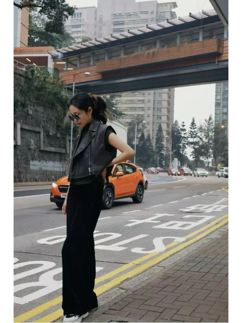 LIBIELIY 秋の新作レディース Y2k ファッションレトロオールドルーズバージョンラペルノースリーブイミテーションレザーショートベストクールベスト