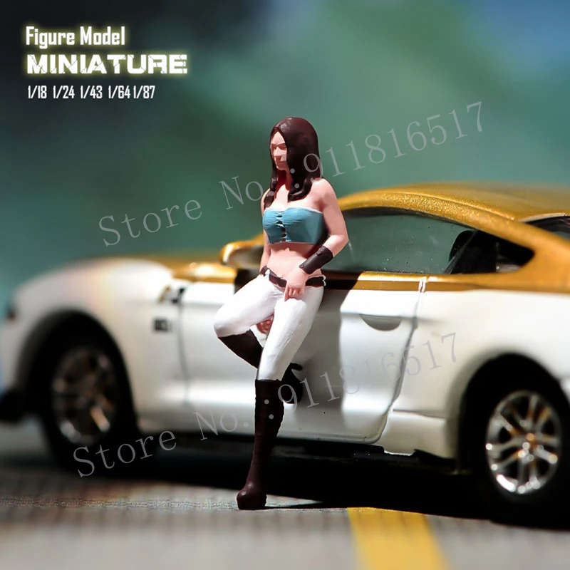 Miniatures 1/87 1/64 1/43 1/24 1/18 The Girl Leaning on The Car Figure Street Scene Sand Table Photography Model Toy for Cars