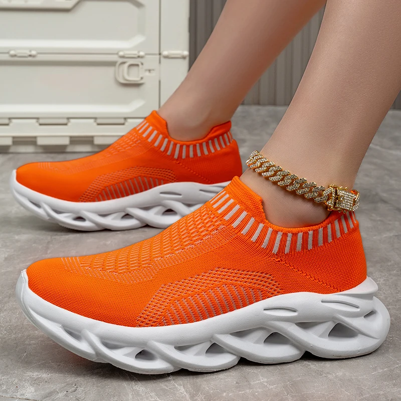 أحذية الجري النسائية YRZL أحذية رياضية نسائية خفيفة الوزن قابلة للتنفس وغير قابلة للانزلاق أحذية المشي أحذية تنس رياضية عصرية