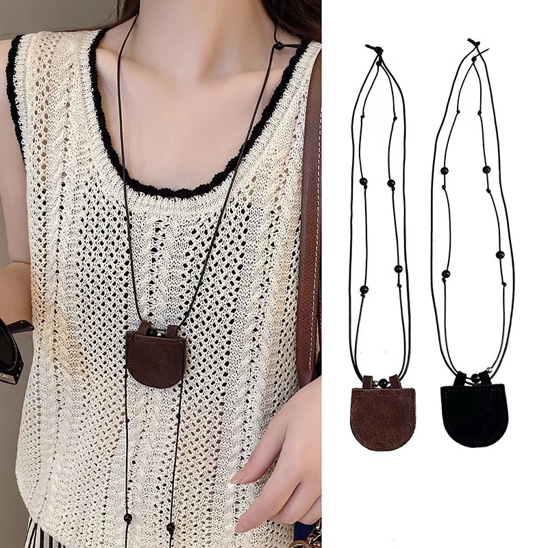 2024 The New Mini Crescent Bag Adjustable Necklace Fashion Design Sense To Wear with The Decorative Halter Small Bag Sweater Cha