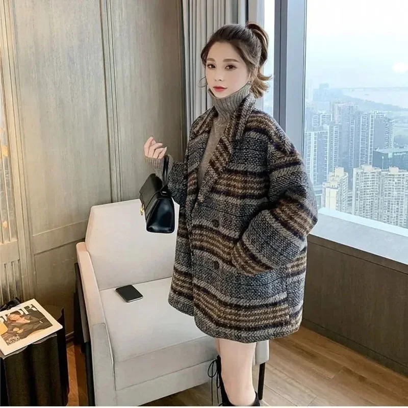 Giacca scozzese di lana coreana invernale da donna Tweed cappotto femminile allentato Vintage cappotto con bottoni impiombati con risvolto doppiopetto sottile 2024