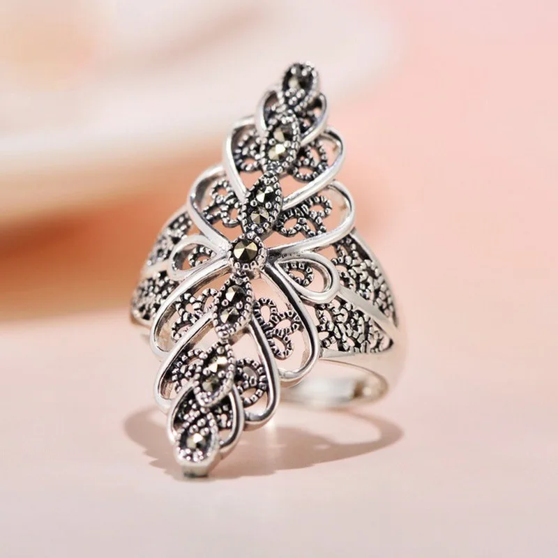 2023 New Retro and Fashionable Palace Style Hollowed Out Petal Women\'s Ring Jewelry