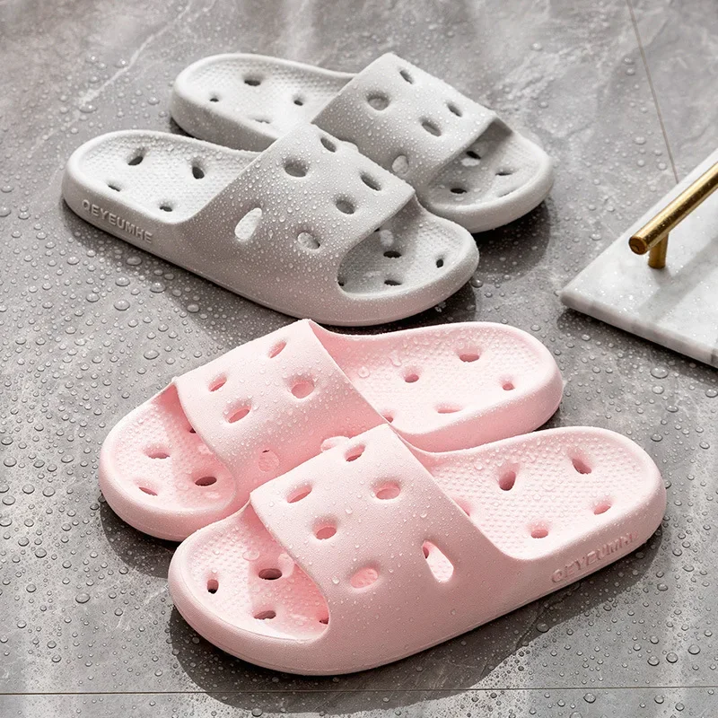 2025 Verano Nuevo estilo Zapatillas con orificios de drenaje unisex: comodidad similar a la nube, sandalias de baño antideslizantes y resistentes a olores para pareja