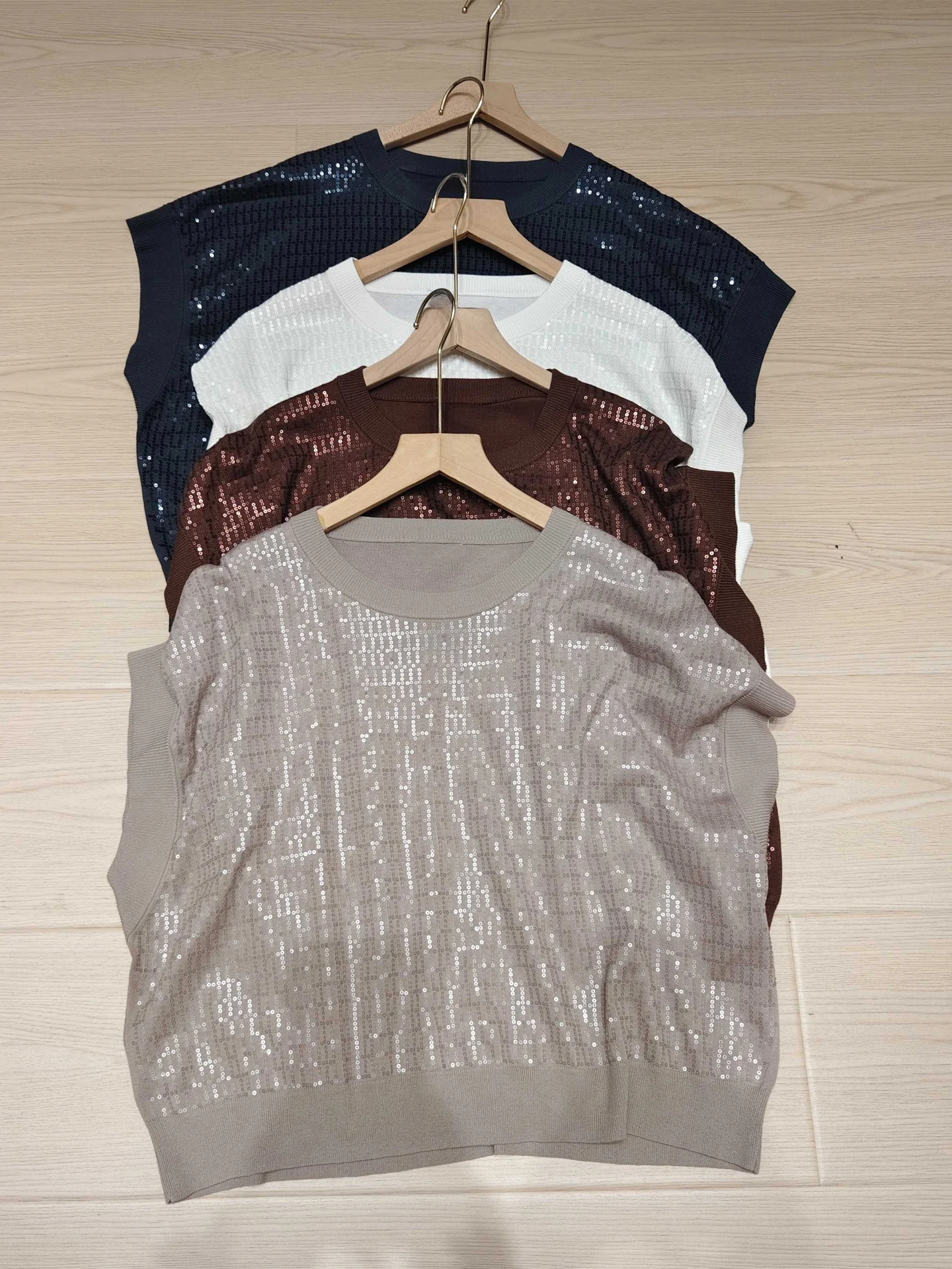 

Women's High-Quality Loose-Fit Sequin Short-Sleeve Top – Summer 2026 New Arrival
