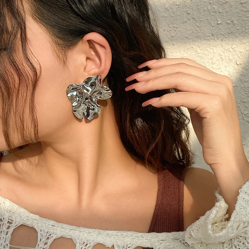 Vintage Irregular Geometric Earrings Metal Stud Earrings for Women Trend 2025 Gold Piercing Earring Jewelry Серьги Женские image 3