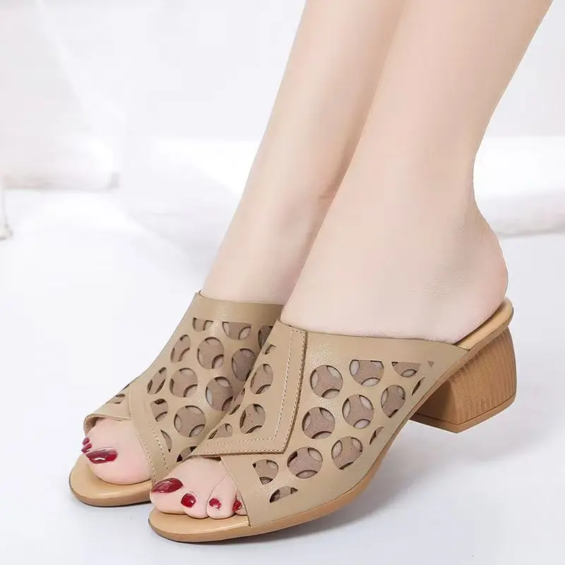 

Women's Leather Hollow Out Block Heel Slippers Soft Sole Non Slip Breathable Outdoor Peep Toe Slippers Mom's Slippers Sandals