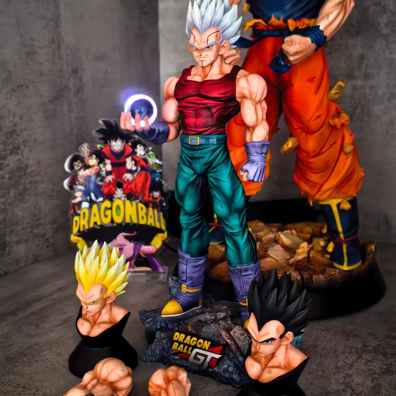 

New 31cm Dragon Ball Vegeta Super Saiyan Figure Multi Head Sculpt Collectible Statue Anime Peripheral Model Decoration Ornament