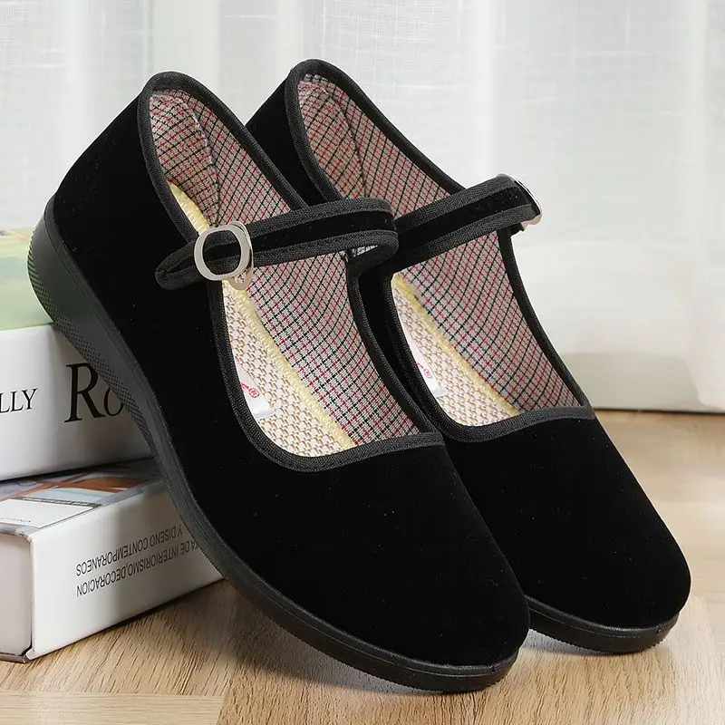 Old Beijing cloth shoes for women, suitable for hotel and restaurant staff, featuring work .soft-soled black grandmother shoes