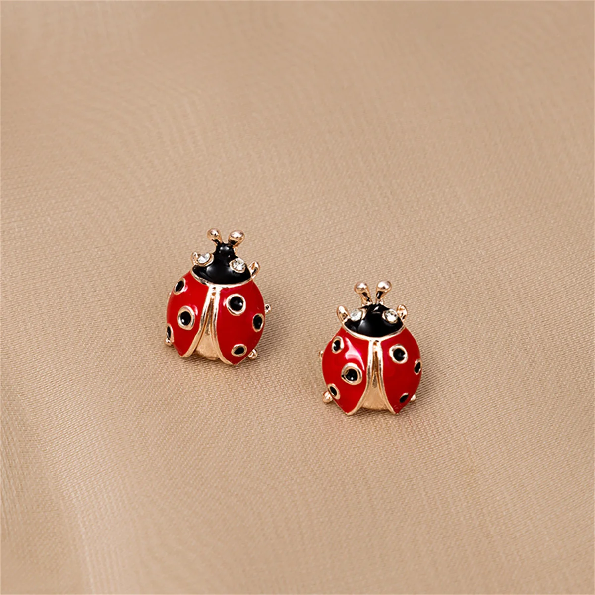 Fashion Cute Red Enamel Ladybug Stud Earrings For Women Vintage Exquisite Lovely Small Insect Animal Earrings Party Jewelry Gift